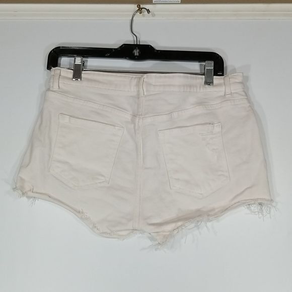 H&M White Jean Shorts Size 8 Womens White Distressed 5 Pocket Raw Hemm - Picture 5 of 8